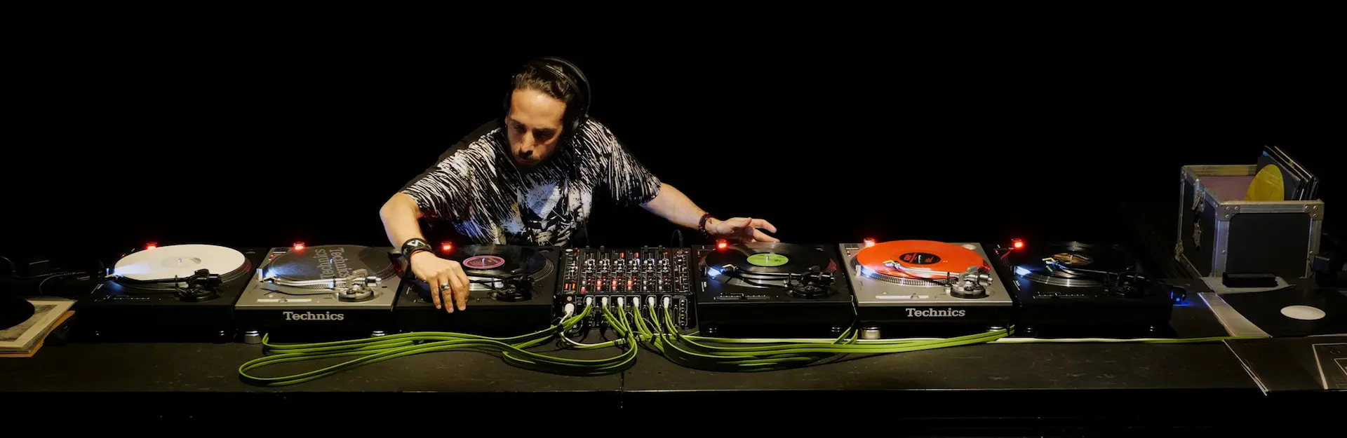 Christian Varela playing on Technics DJ set